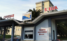 Caltanissetta, medico licenziato dall'Asp precipita dal quarto piano: ricoverato in gravi condizioni