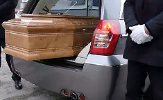 Dopo la visita al defunto le bastonate