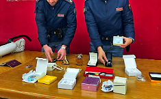 Arrestati a Gela: lui sorpreso con il bottino, lei al nono mese faceva da palo