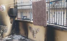 Avvertimento col fuoco all'assessore ai Lavori pubblici, centralina del gas in fiamme e panico tra i residenti