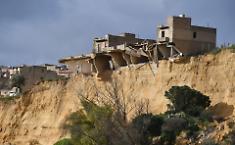 Niscemi, la frana, i progetti rimasti nei cassetti e quattro presidenti di Regione indagati: cosa sappiamo sull'inchiesta della Procura di Gela