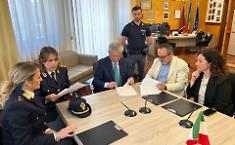 La firma in questura