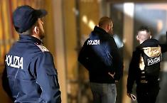 Aggrediscono un conoscente in casa, due fratelli arrestati dopo una spedizione punitiva per futili motivi