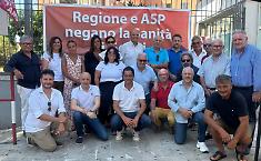 L'assessore alla sanit&agrave; Caruso a Gela tra barricate e acqua gettata sul fuoco