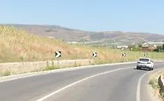 Incidente mortale sulla strada statale 115: auto va fuoristrada, la vittima era un metronotte. Traffico bloccato