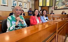 Nella citt&agrave; del "mattone selvaggio" &egrave; scontro politico in aula sugli immobili abusivi