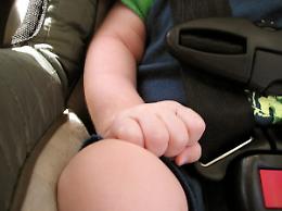 Catania: dimentica il figlio di due anni in auto, il bimbo muore nel parcheggio della Cittadella