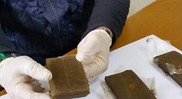 Panetti di droga lungo spiagge siciliane: un mistero tutto da scoprire