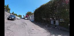 Aci Castello, via T. Mauro: buca di un metro nel manto stradale