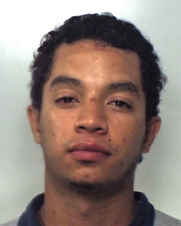 Aci Castello, danneggia senza motivo le auto in sosta: arrestato