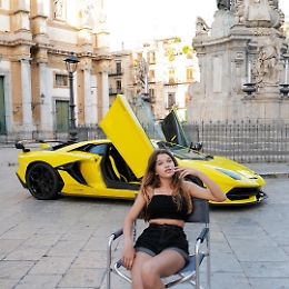Lamborghini, Palermo e le foto di Letizia Battaglia, Orlando: &laquo;Vanno rimosse&raquo;