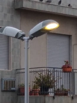 Via Morelli (CT): illuminazione pubblica accesa solo di giorno