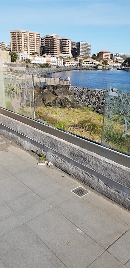 Catania: vetri infranti in Piazza Europa