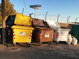 Via S. G. la Rena: cassonetti sempre aperti