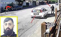 Prese disabile a bastonate per rapina, 26enne arrestato nel Catanese