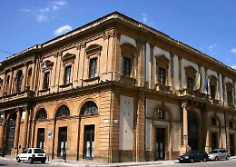 Caltanissetta, la Procura chiede le condanne per 44 dipendenti del Comune "assenteisti"