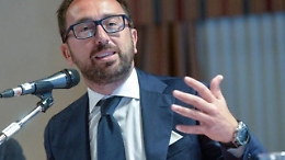 Da Caltanissetta duro attacco del ministro Bonafede all'Ars: «Non vuole lo spazzacorrotti»