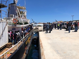 Migranti, a Lampedusa ancora sbarchi e aumenta la pressione delle Ong
