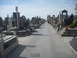 Adrano: "Riapre il cimitero ma la sanificazione a quando?"