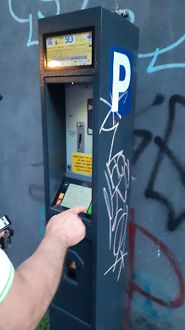 Catania: pochi parcometri in via di Sangiuliano