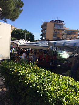 Catania, Barriera: bloccata in casa dal mercato rionale