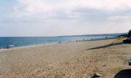 Ferragosto  e notte di San Lorenzo, spiagge chiuse a Fondachello e S.Anna