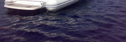 Panico a Lipari per turisti romani sbalzati in mare dal gommone