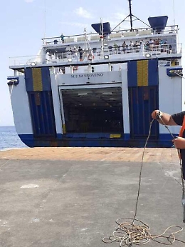 Imbarcate sul traghetto Sansovino salme di migranti recuperate a Lampedusa