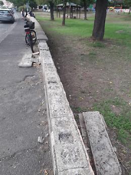 Catania: mura di cinta vandalizzate in via Medaglie d'Oro