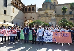 Pescatori siciliani ostaggi in Libia, cresce l'angoscia: sit-in a Mazara