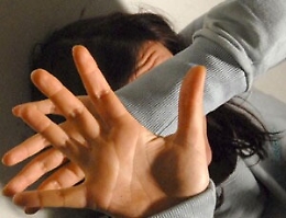 Catania: «Sei la causa dei miei mali,
devi farmi da schiava e darmi soldi»
Così un 24enne vessava la madre