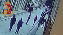 Vittoria, due aggressioni omofobe
di "branco": indagati 11 minorenni