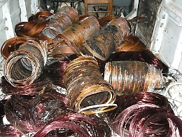 Catania, la polizia scopre la centrale del rame rubato