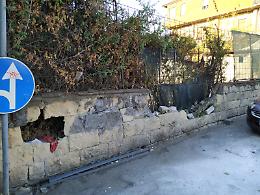 Catania: muro di cinta del poliambulatorio di San Giorgio pericolante