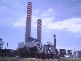 «Ci sono altri rifiuti interrati»
Sequestrata area della ex raffineria