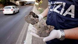 La Polstrada ai ragazzi: &laquo;Lanciare sassi sulle auto per noia pu&ograve; pregiudicare il futuro&raquo;