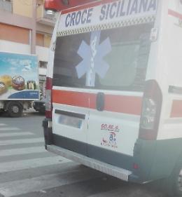 Palermo, ambulanze in sosta.... davanti al bar