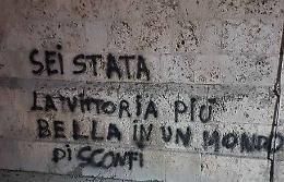 Messina, scritta dedicata alla fidanzata sul muro del Duomo: denunciato