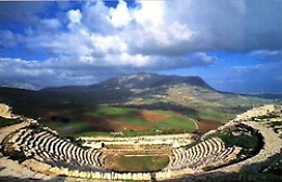 Parcheggio privato nel Parco di Segesta: quattro condannati