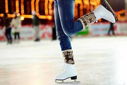 Natale sui pattini a Catania: piroette sul ghiaccio in piazza Università