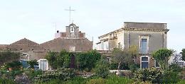 Catania, Wind stacca linea in chiesa:
parroco si rivolge all'avvocato