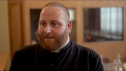 Parroco di Lampedusa dorme sul sagrato
«Fin quando profughi Sea Watch non 
scenderanno a terra in un porto sicuro»