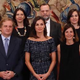 Letizia di Spagna stupisce ancora con un abito di Zara del costo di 20 euro