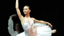Eleonora Abbagnato: «Lascio l'Opera di Parigi per stare vicino alla mamma ammalata»