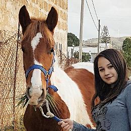 Scivola dalla sella del cavallo nel Palermitano: muore in ospedale a 21 anni