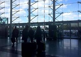 Catania, sbarcano dal volo da Istanbul con documenti falsi: arrestati