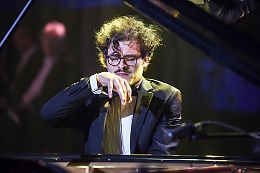 Davide Santacolomba, il pianista sordo: 
&laquo;La musica mi ha restituito l'udito&raquo;