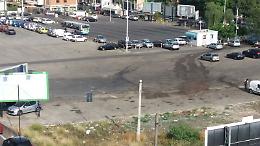 Asfalto lurido in piazzale Sanzio a Catania: e ci fanno pure il mercatino!