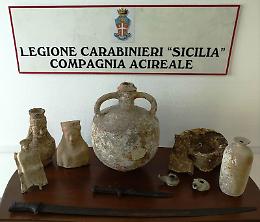 Aci Catena, un pregiudicato aveva un museo illecito a casa