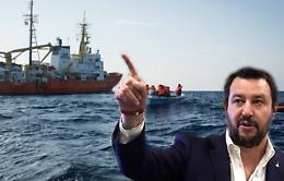 Migranti, nuovo scontro Aquarius-Salvini «La Ong stia lontana dai porti italiani»